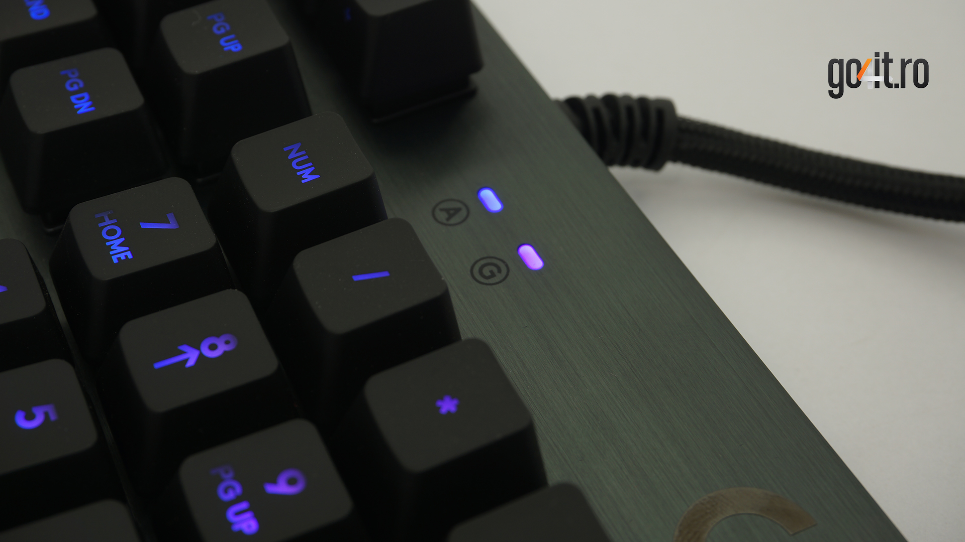 Logitech G513