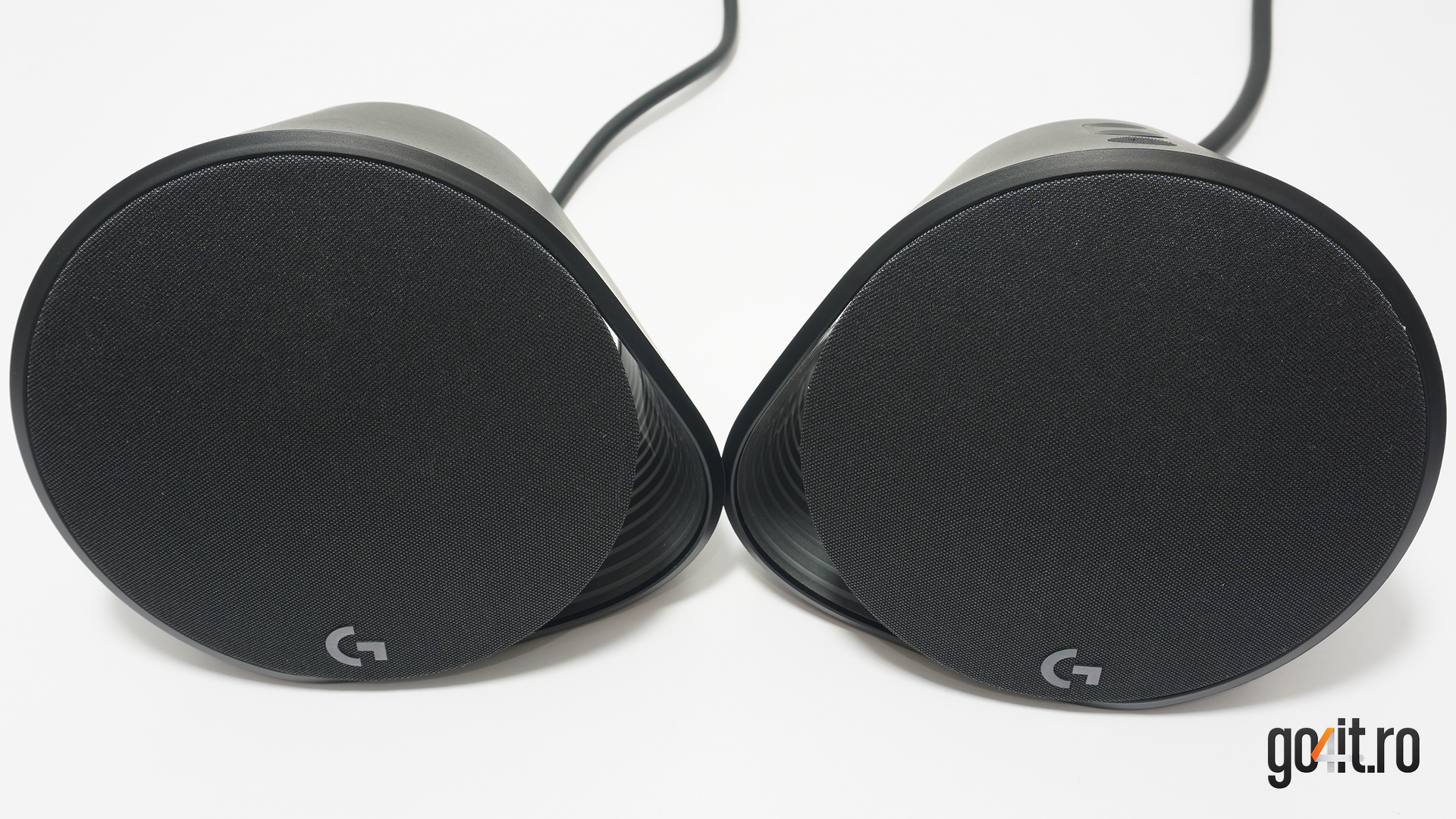 Logitech G560