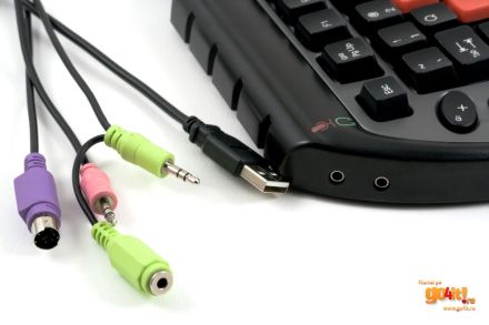 Tastatura A4Tech X7 G800 - mufele audio şi conectorii