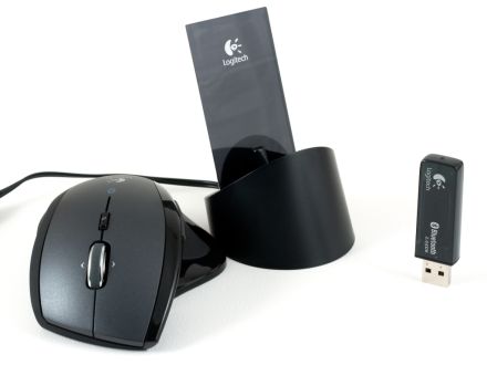 Mouse-ul, încărcătorul şi dongle-ul Bluetooth