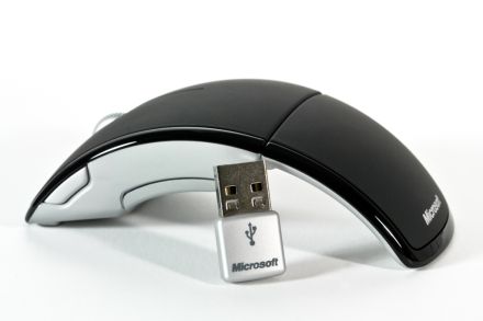 Microsoft Arc Mouse si receiver-ul sau wireless