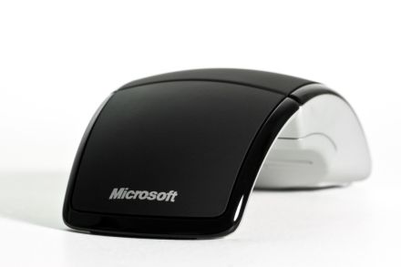 Wireless Arc Mouse - un design indraznet de la Microsoft