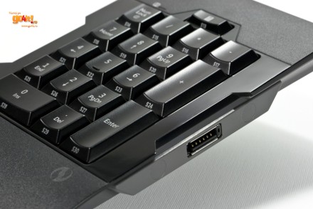 Pad-ul numeric detasabil cu 18 taste personalizabile