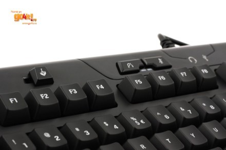 Logitech G110 oferă o placă de sunet integrată