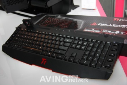 Thermaltake Challenger Pro - tastatura pentru jocuri, iluminată Thermaltake Challenger Pro - tastatura pentru jocuri, iluminată