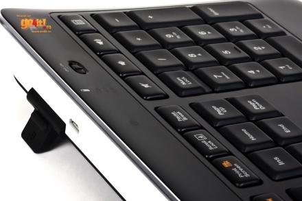 Logitech K800 - mufa microUSB pentru încărcare