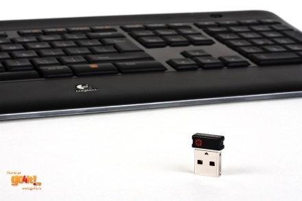 Logitech K800 - receiver-ul Unifying