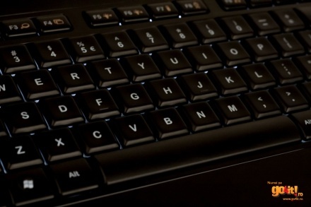 Logitech K800 - iluminarea este bine realizată