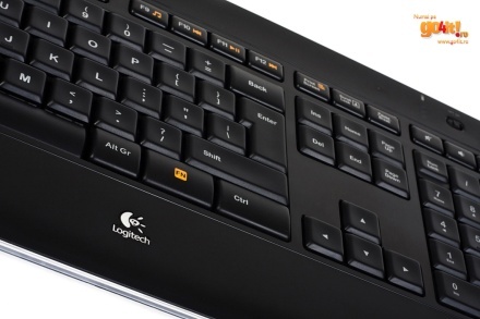 Logitech K800 - tastele cu profil redus