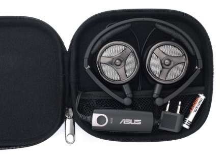 Asus NC1 - în husa inclusă în pachet