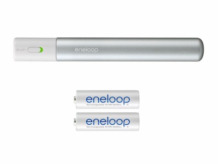 Eneloop Stick Booster include doi acumulatori