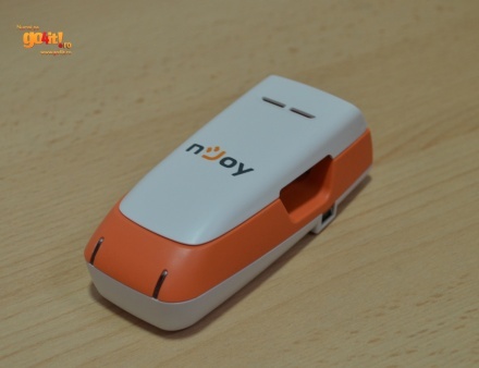 nJoy U200 - încărcător pentru baterii alcaline şi nu numai