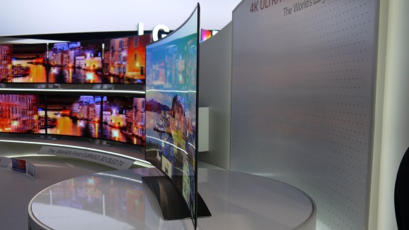 LG pariază pe ecrane OLED şi investeşte 8.7 miliarde dolari într-o fabrică din Coreea de Sud LG pariază pe ecrane OLED şi investeşte 8.7 miliarde dolari într-o fabrică din Coreea de Sud