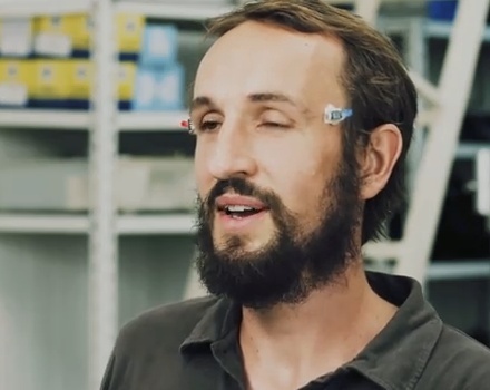 Cine poate să clipească de 60 de ori pe secundă?
