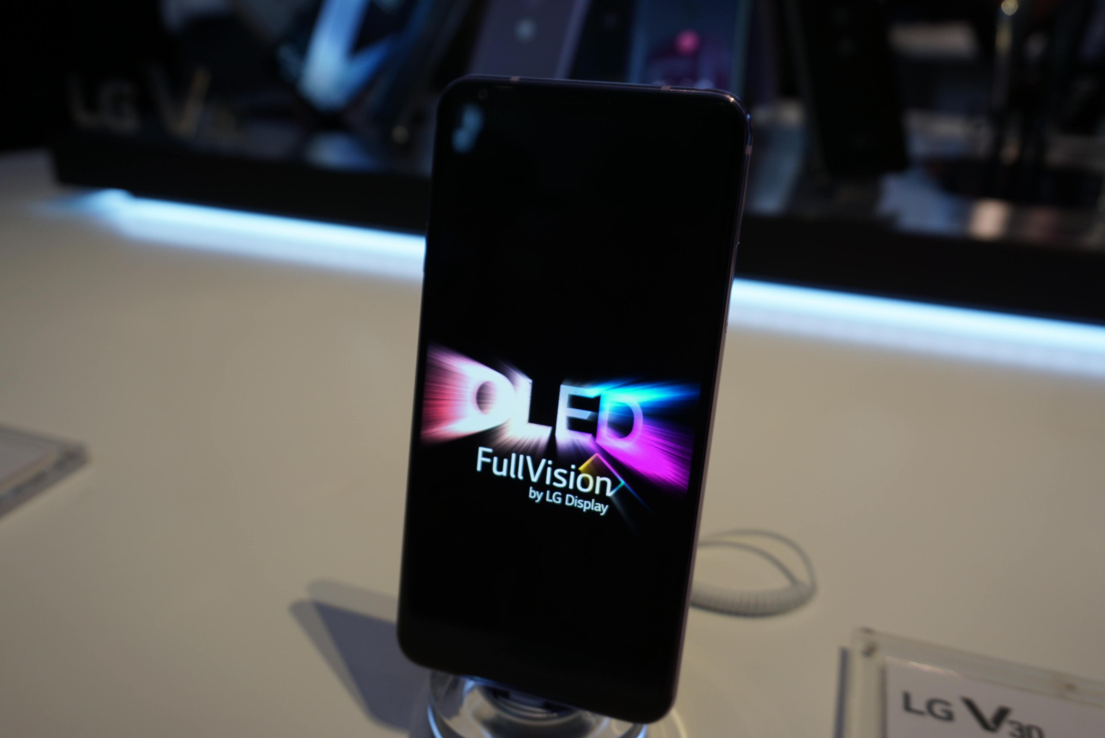 LG V30
