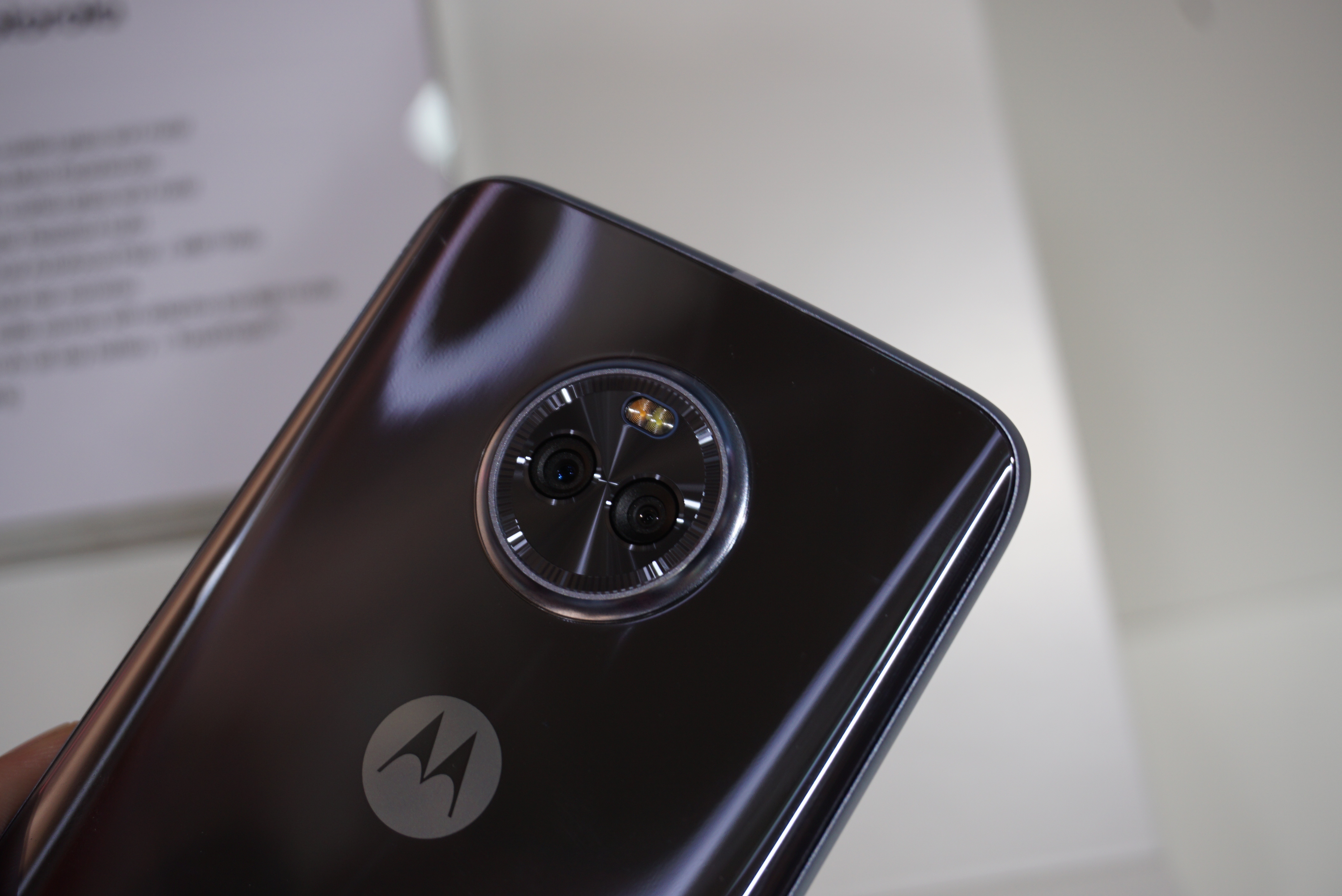 Moto X4