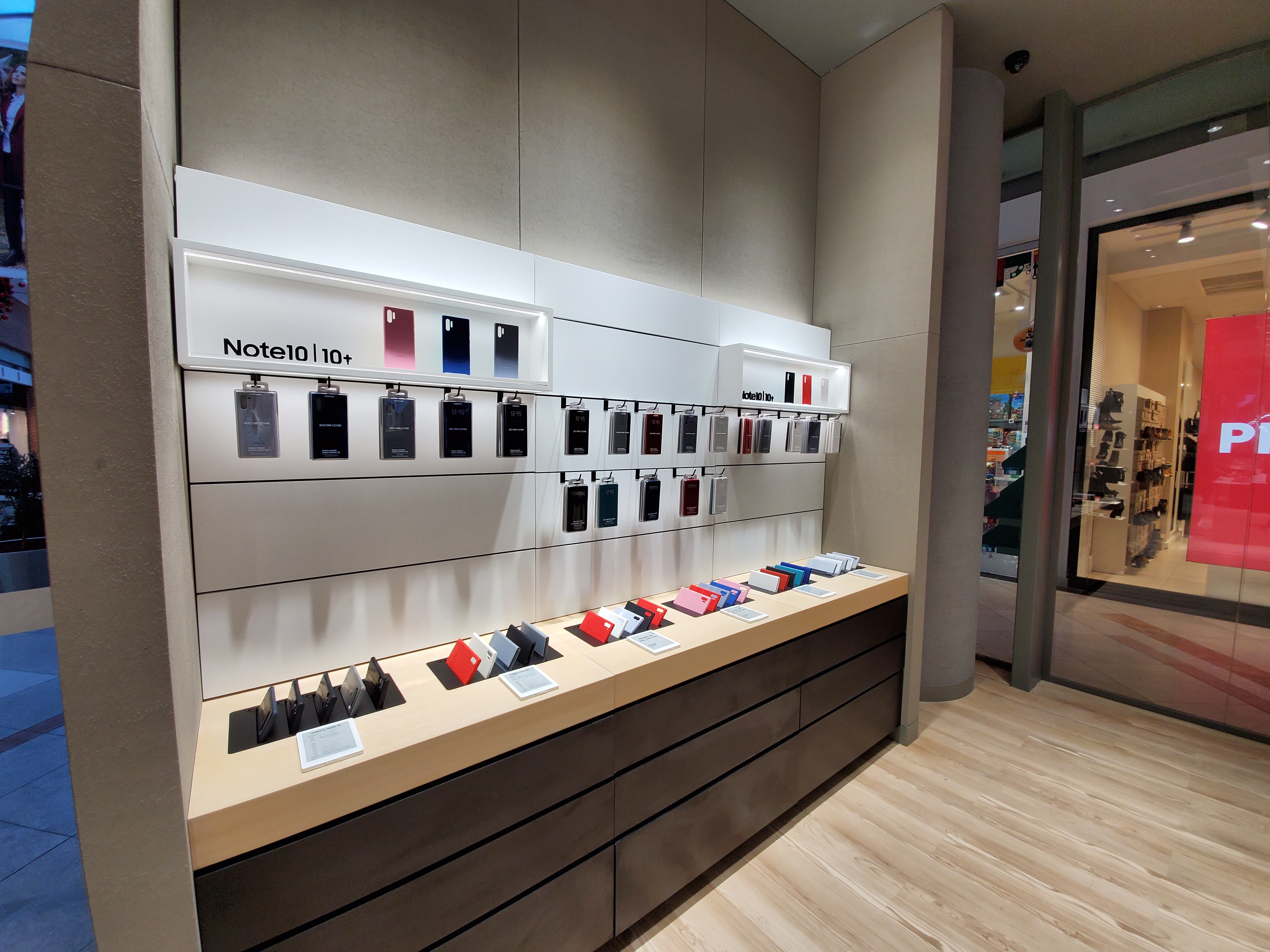 Lansare Galaxy Fold şi Samsung Experience Store