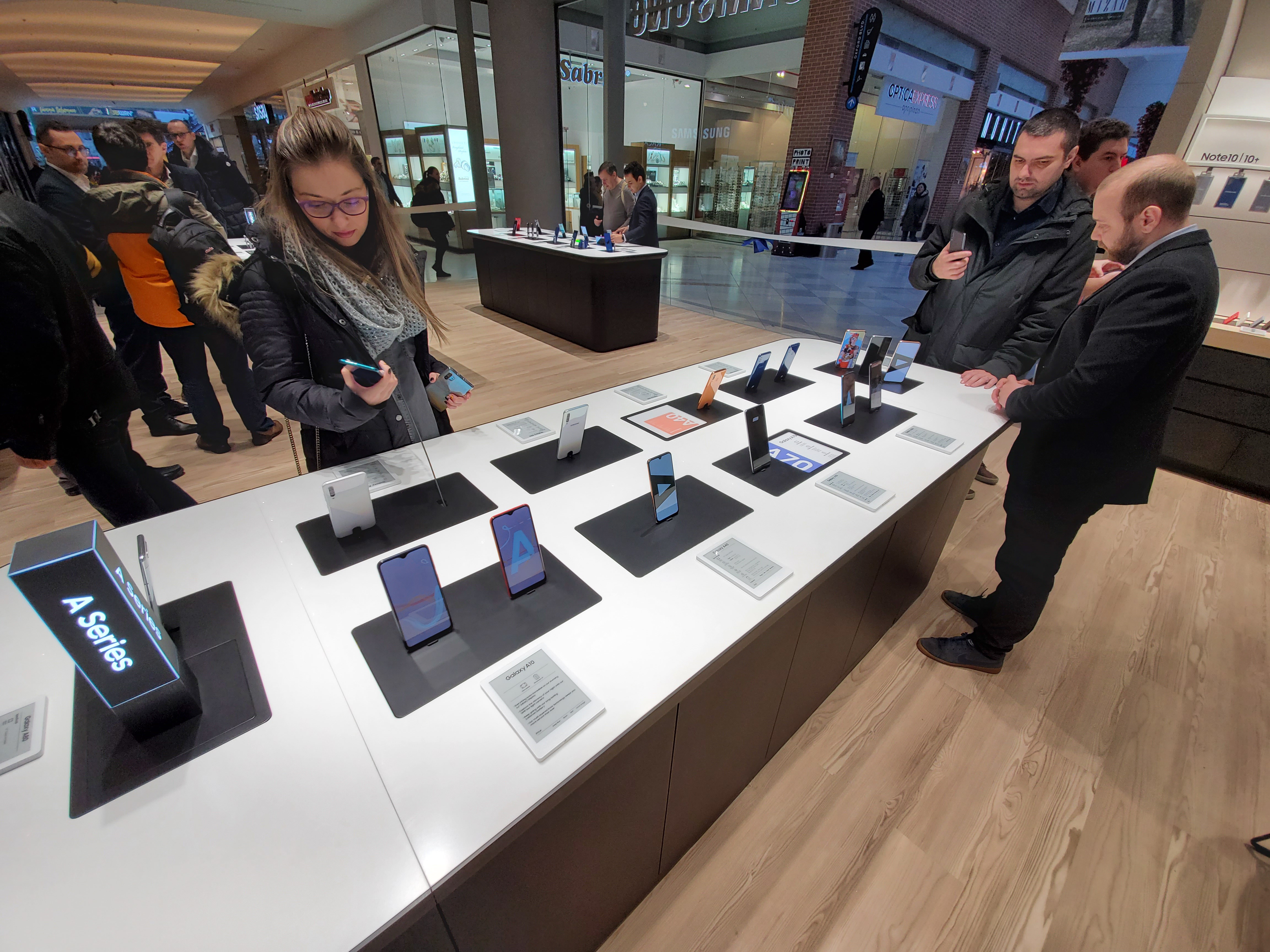 Lansare Galaxy Fold şi Samsung Experience Store