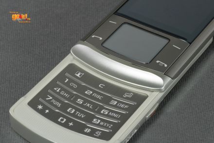 Samsung U900 Soul - tastatura si ecranul OLED touchscreen