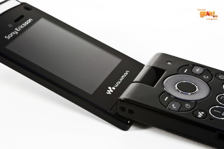 Sony Ericsson W980 - mecanismul de deschidere al clapetei