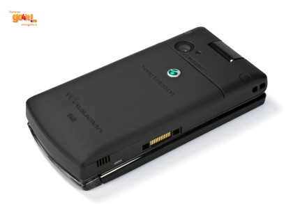 Sony Ericsson W980 - camera foto nu a fost bine amplasata
