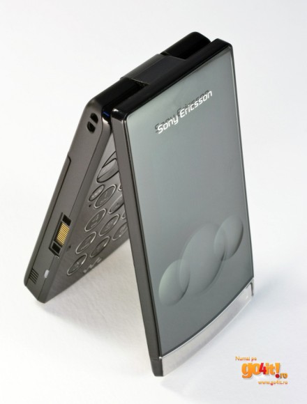 Sony Ericsson W980 - un telefon cu clapeta pentru pasionatii de muzica