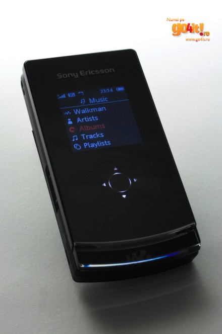 Sony Ericsson W980 - butoanele sensibile la atingere si iluminate