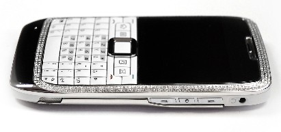 Nokia E71 decorat cu diamante