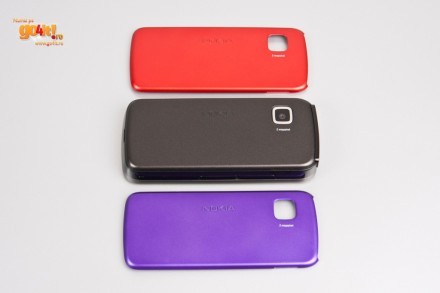 Nokia 5230 - opţiunile colorate, incluse în pachet