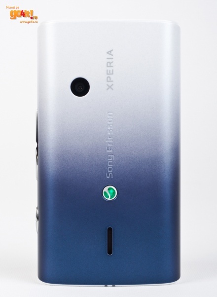 Xperia X8 - camera modestă de 3,15 MP