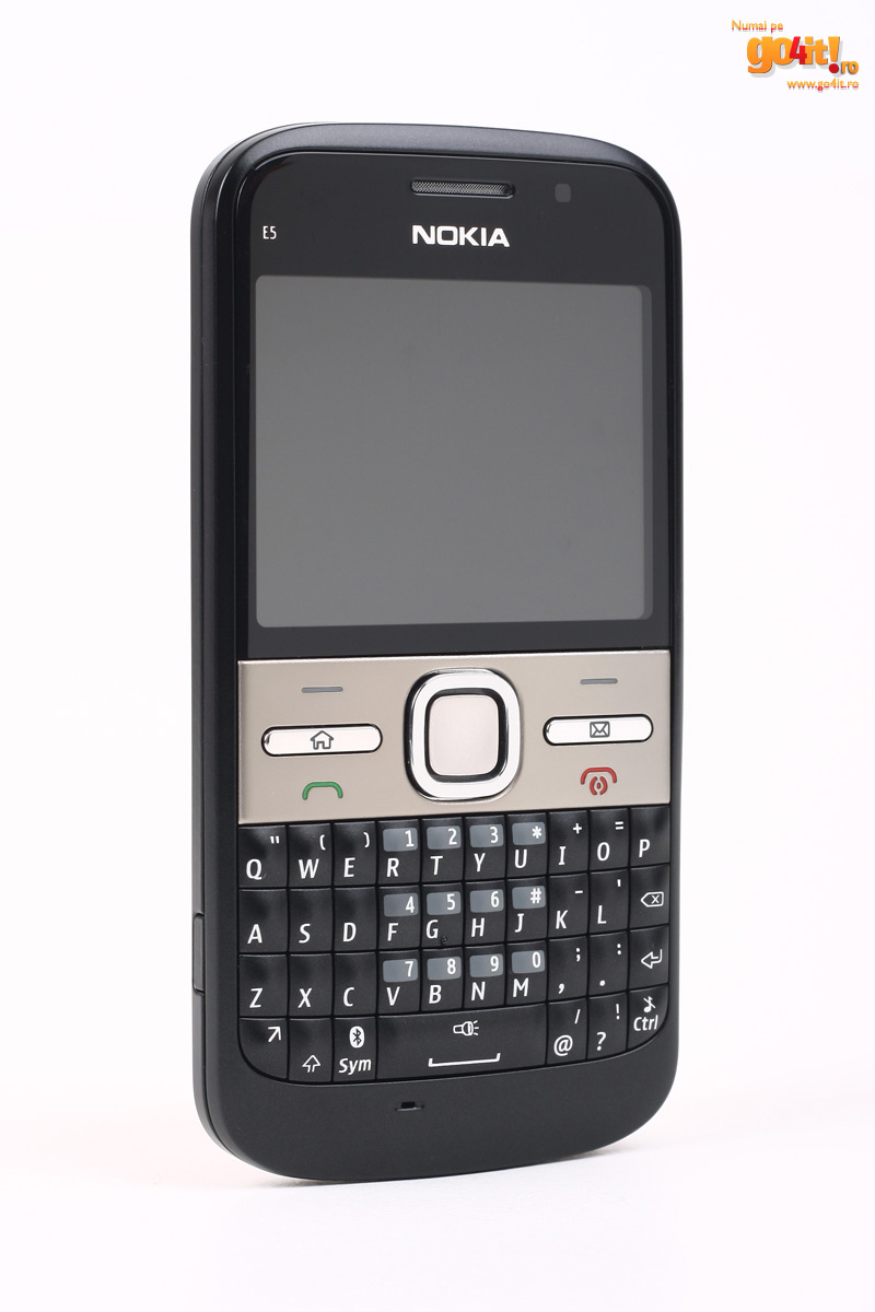Nokia E5: smartphone complet, preţ accesibil