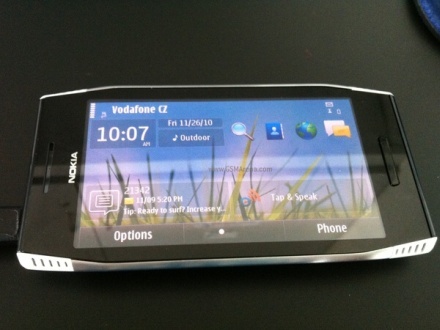 Nokia X7-00 cu patru difuzoare Nokia X7-00 cu patru difuzoare