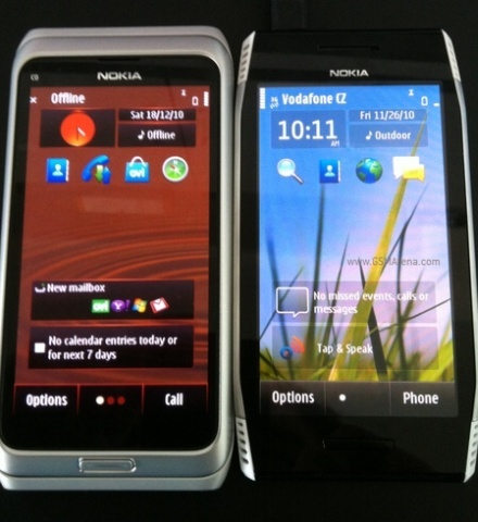 Nokia X7-00 alături de E7 Nokia X7-00 alături de E7