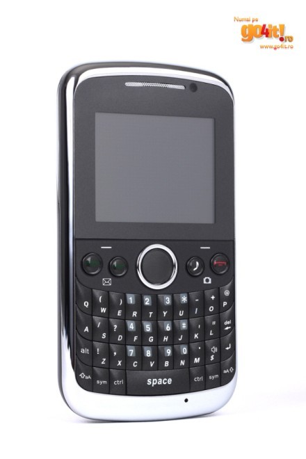 F160 - telefon cu patru sloturi pentru cartele SIM