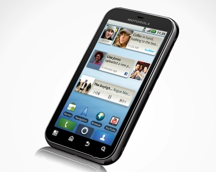 Motorola Defy se află în oferta magazinelor din ţara noastră