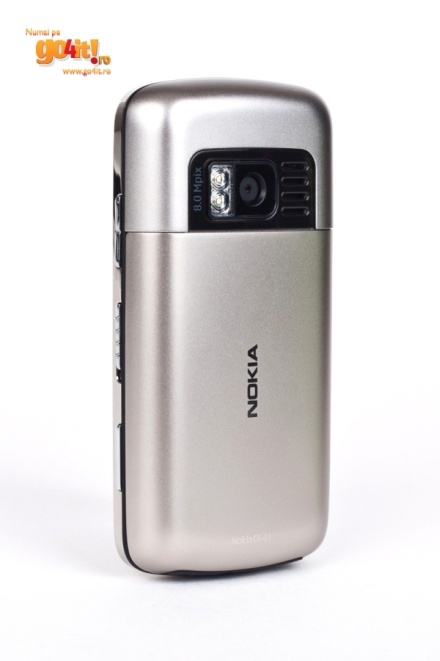 Nokia C6-01 - butoanele laterale sunt cam subţiri