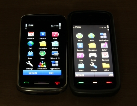 Nokia C6-01 alături de 5230 Nokia C6-01 alături de 5230