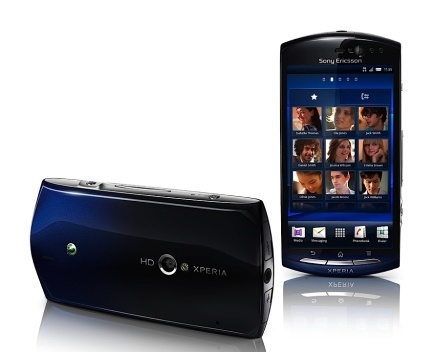Camera foto a lui Xperia Neo este dotată cu un senzor Exmor R