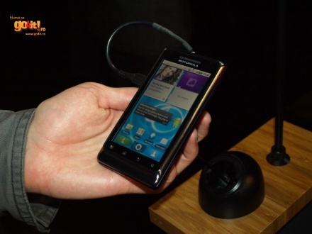 Standul Motorola - MWC 2011 - Motorola Milestone 2