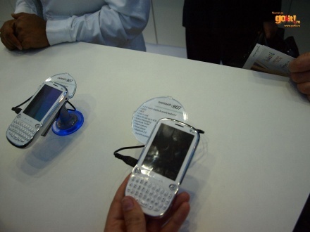 Alcatel OneTouch 807 - un feature phone cu tastatura QWERTY Alcatel OneTouch 807 - un feature phone cu tastatura QWERTY