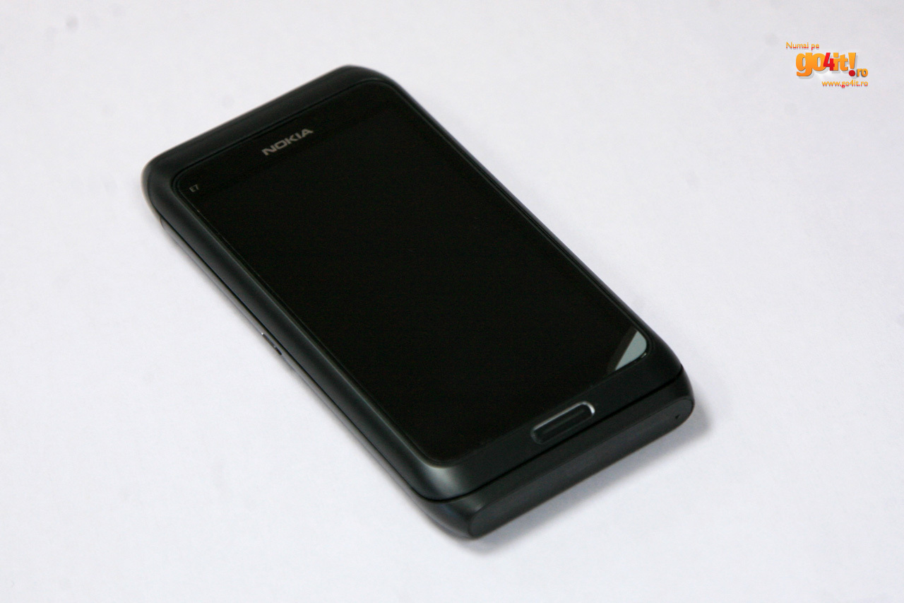 Nokia E7