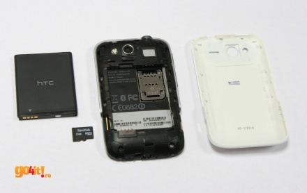 HTC Wildfire S - bateria şi cardul microSD de 2 GB inclus în pachet
