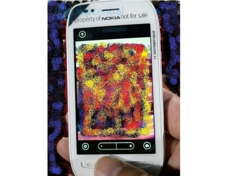 Nokia Sabre - sunt vizibile butoanele fizice Nokia Sabre - sunt vizibile butoanele fizice