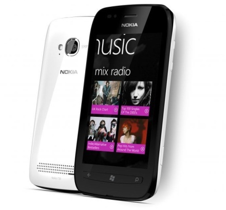 Nokia Lumia 710 va costa aproximativ 300 €