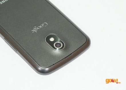 Samsung Galaxy Nexus - camera foto şi capacul din plastic
