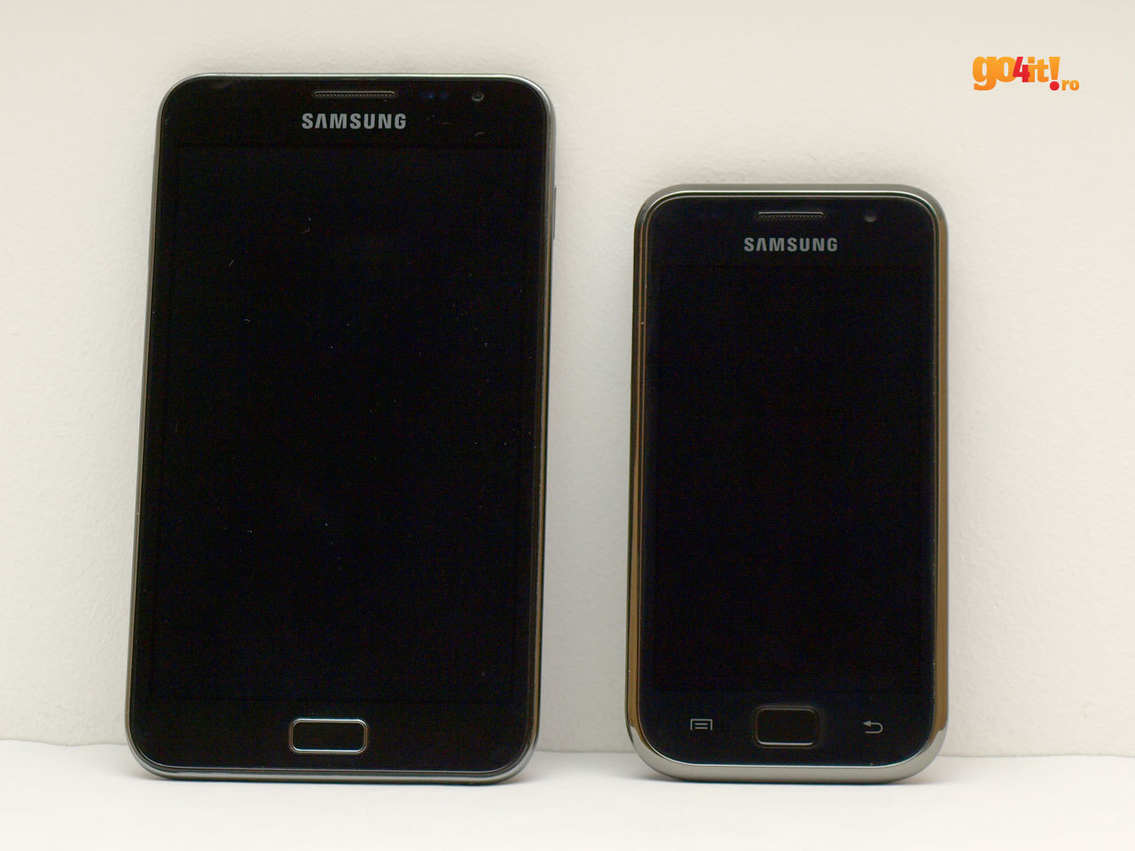 Samsung Galaxy Note şi Galaxy S Plus cu butonul Home
