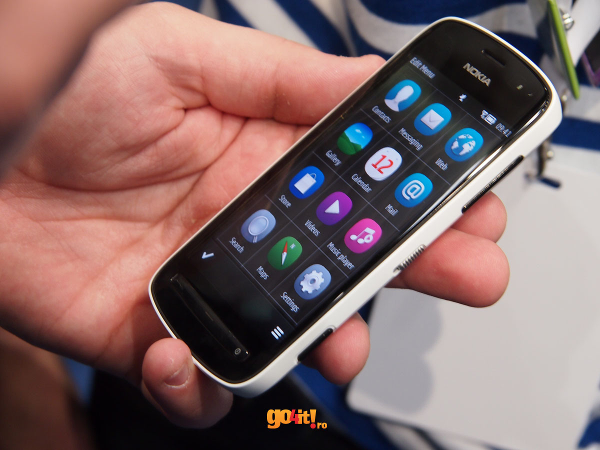 Nokia 808 PureView, cu Symbian Belle