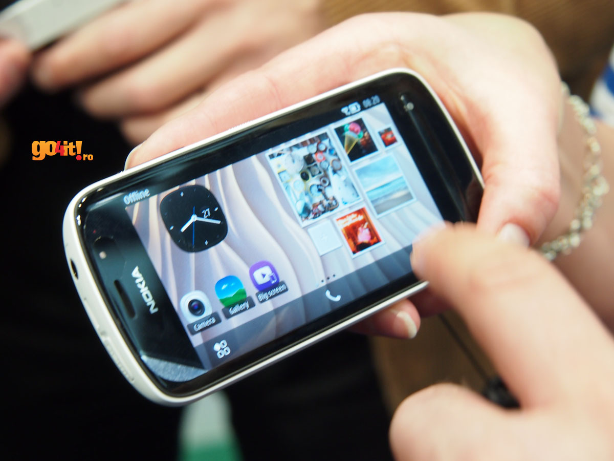 Nokia 808 PureView - ecranul wide de 4 inch