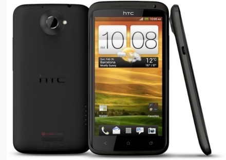 HTC One X are carcasă unibody, din policarbonat