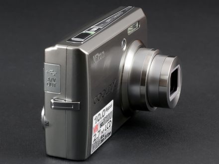 Nikon S600 – vedere laterală
